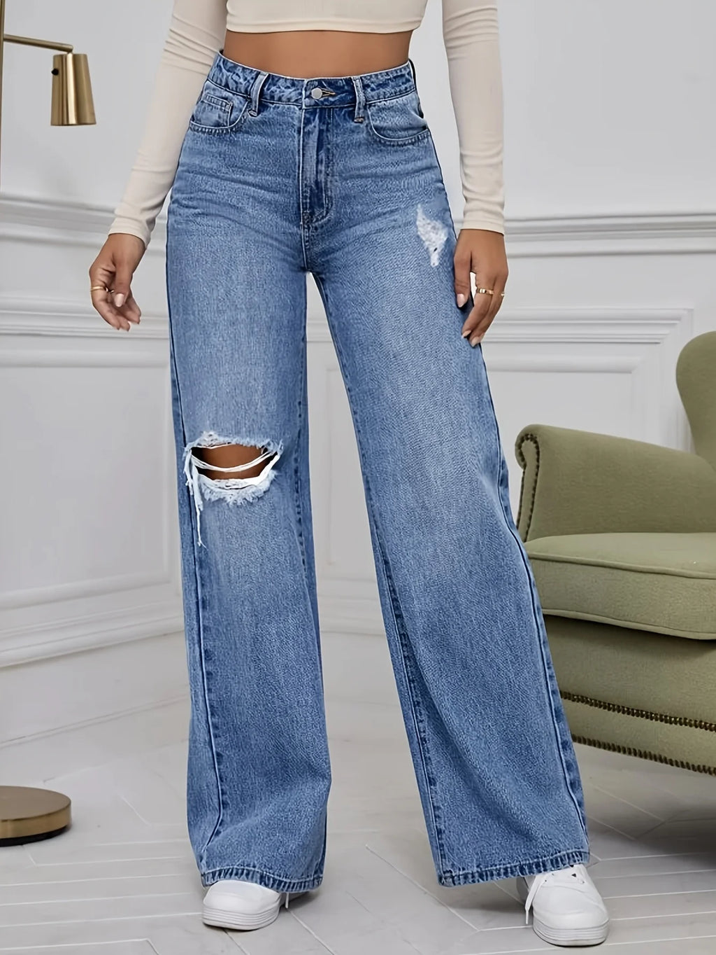 Women's non-stretch denim trousers, straight loose wide legs, ripped design, comfortable fabric, suitable for wearing outside.